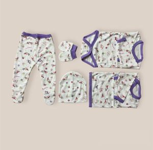 Ajuar Estampado Lila de Algodón para Bebé – 5 Piezas