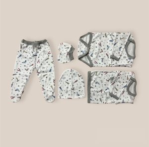 Ajuar Estampado Gris de Algodón para Bebé – 5 Piezas
