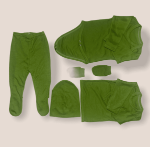 Ajuar Verde Pistacho de Algodón para Bebé – 5 Piezas